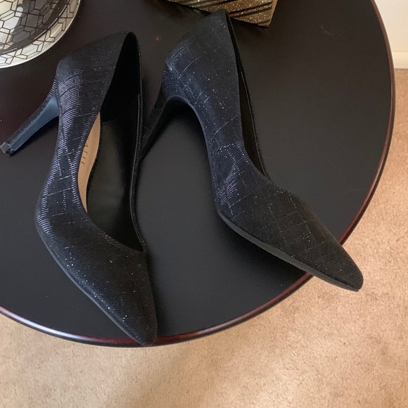 Shoes - Picture 4 of 4